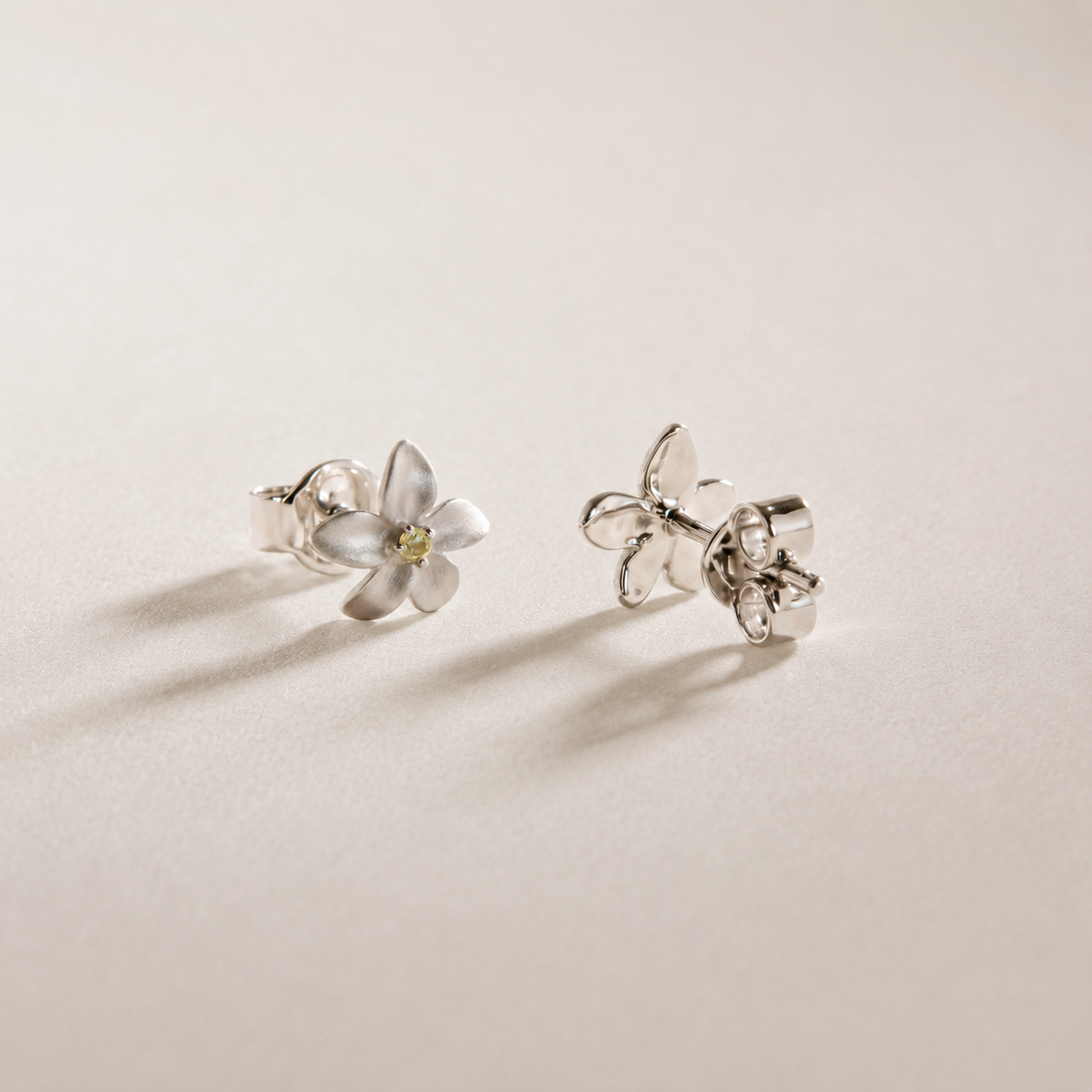 Petite Jasmine Earrings Blanc
